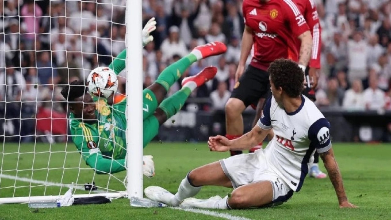 Man Utd fans vent their anger on Onana