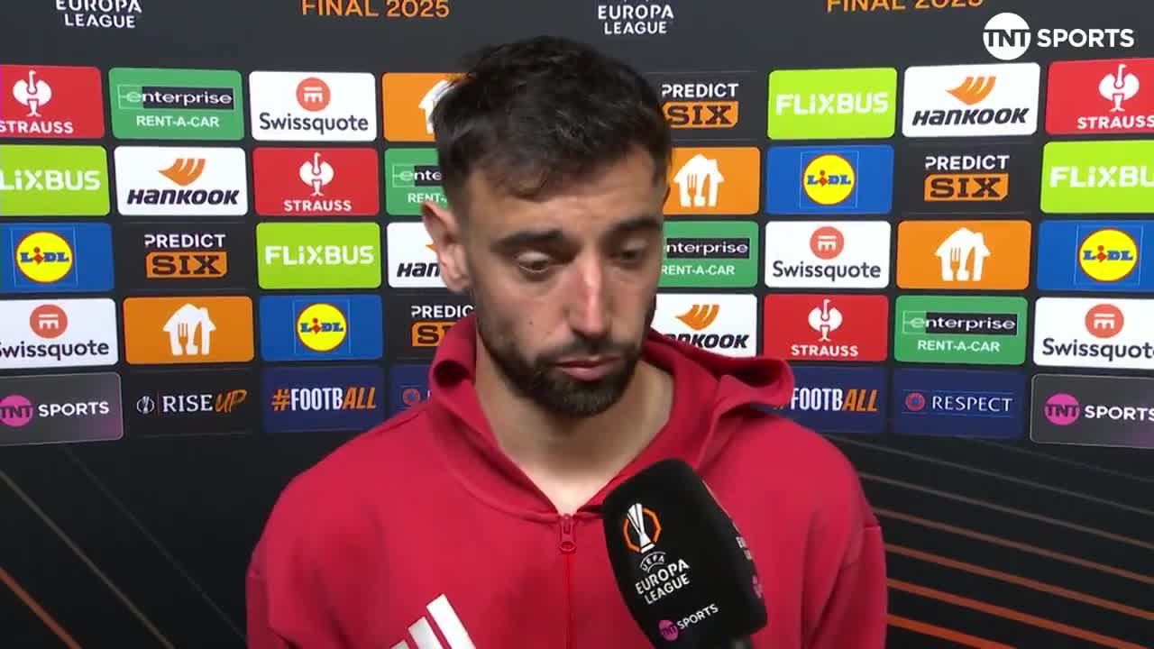 Bruno Fernandes is still 100_ behind Manchester United manager Ruben Amorim