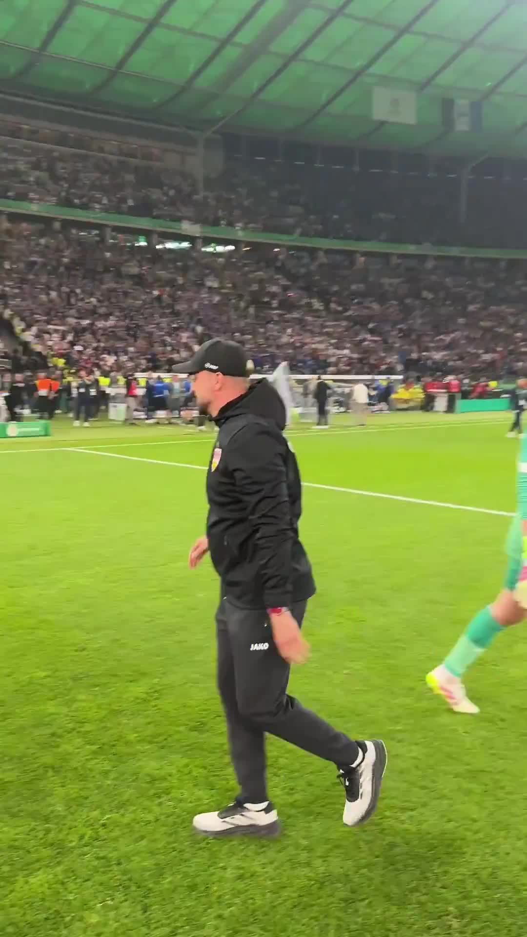 The moment Stuttgart won their first German Cup since 1997