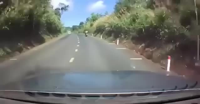 Container Truck Loses Control – Horrific Crash