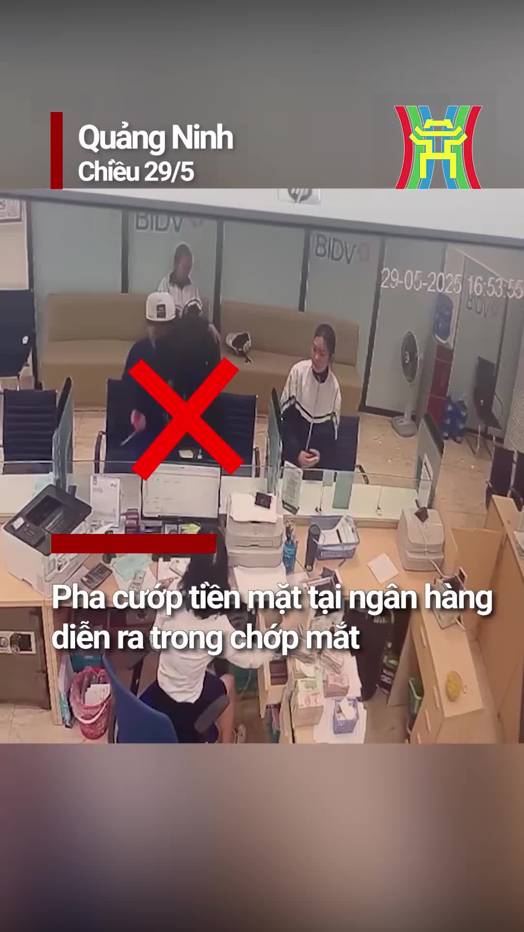 Vietnam Cash robbery at bank happened in the blink of an eye