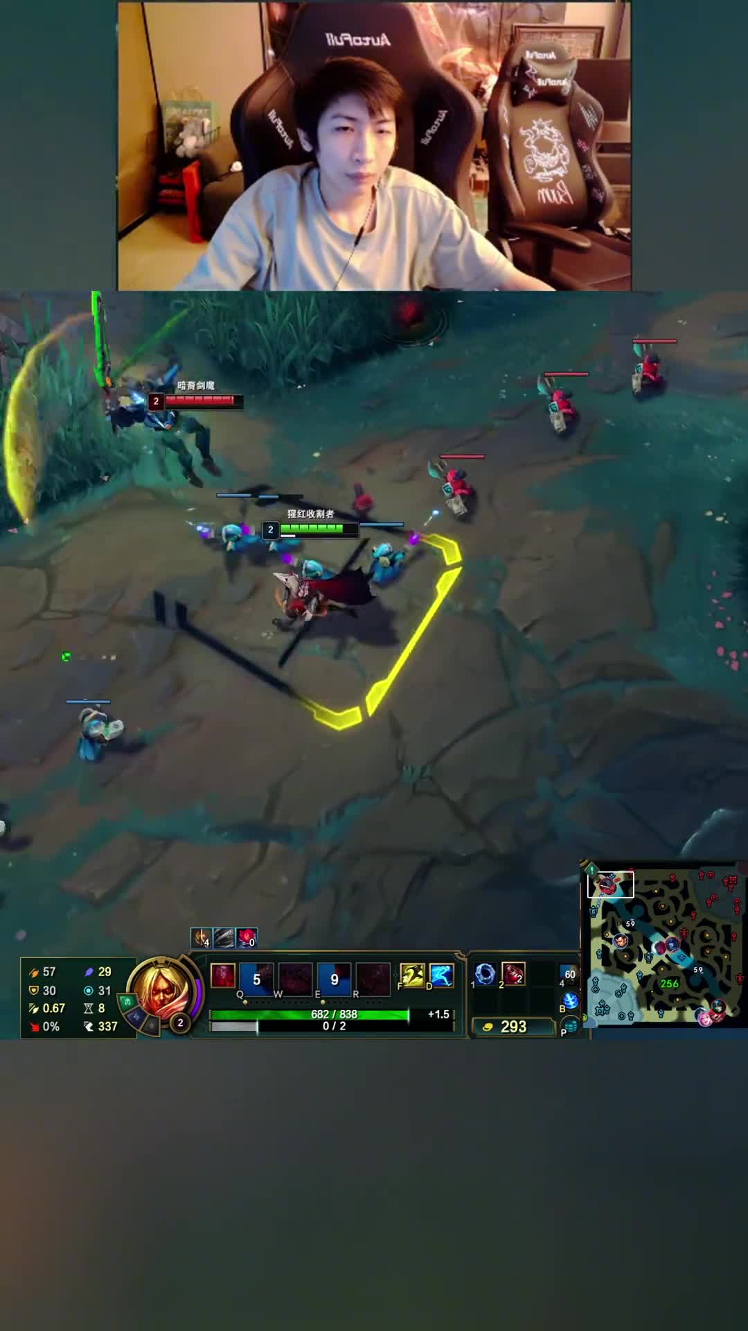 Masterful play by XiaoChaoMeng! Vladimir kites brilliantly and solo kills Aatrox!