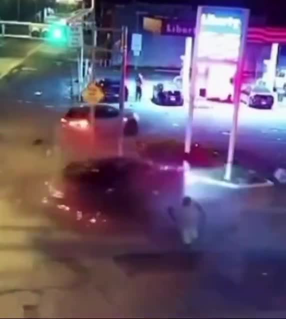 This man literally has a guardian angel the way he avoided this insane crash is a miracle