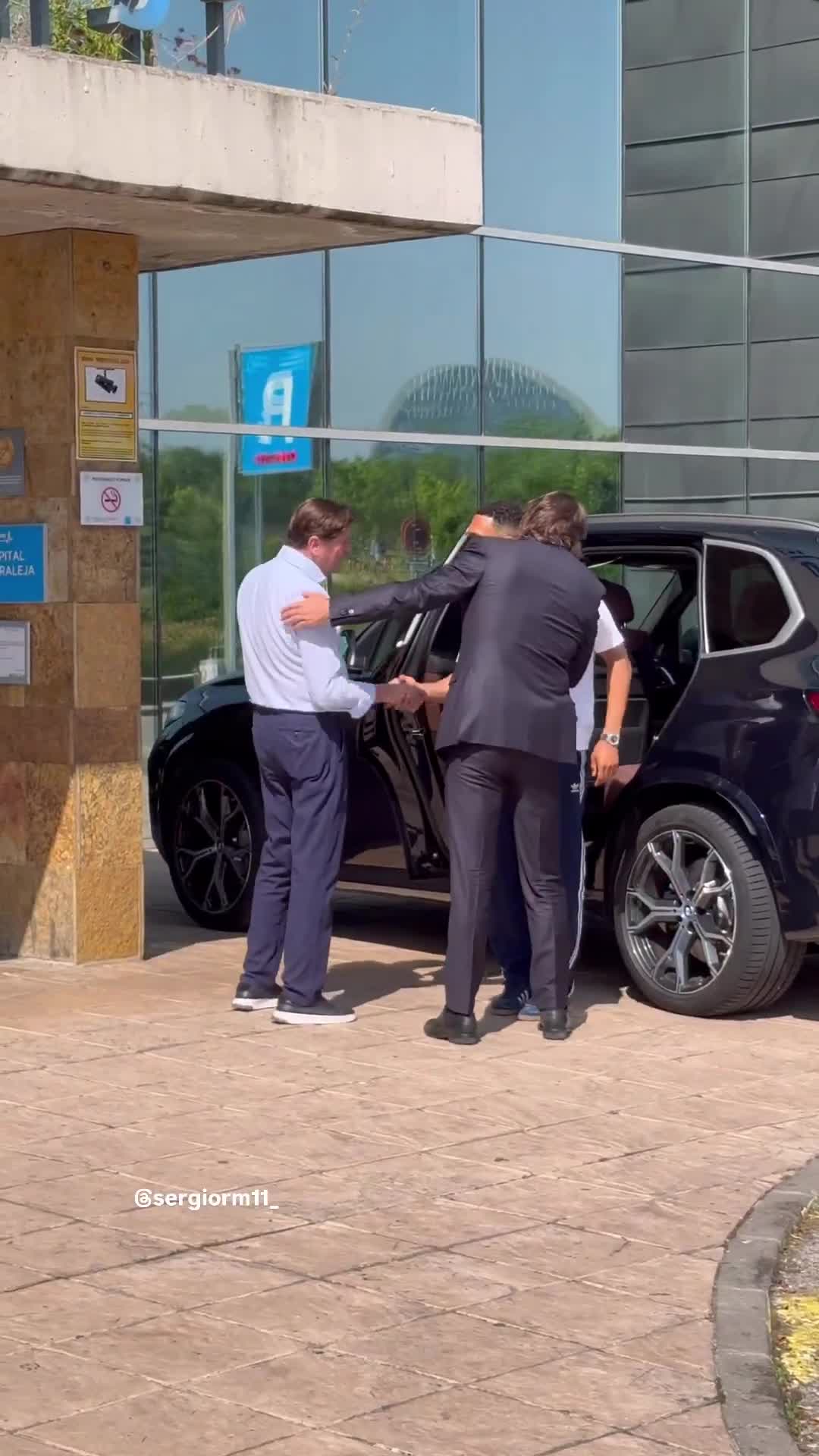 Alexander-Arnold has arrived at Real Madrid and was welcomed by the fans