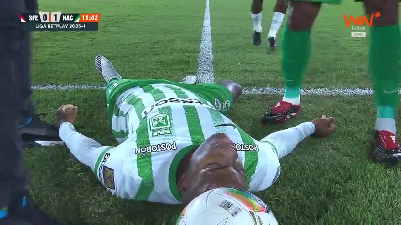 Andrés Felipe Román collapses