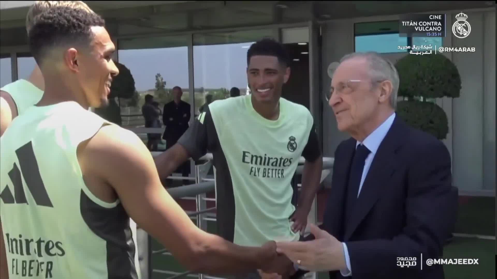 Florentino Pérez stops by to visit the Real Madrid squad