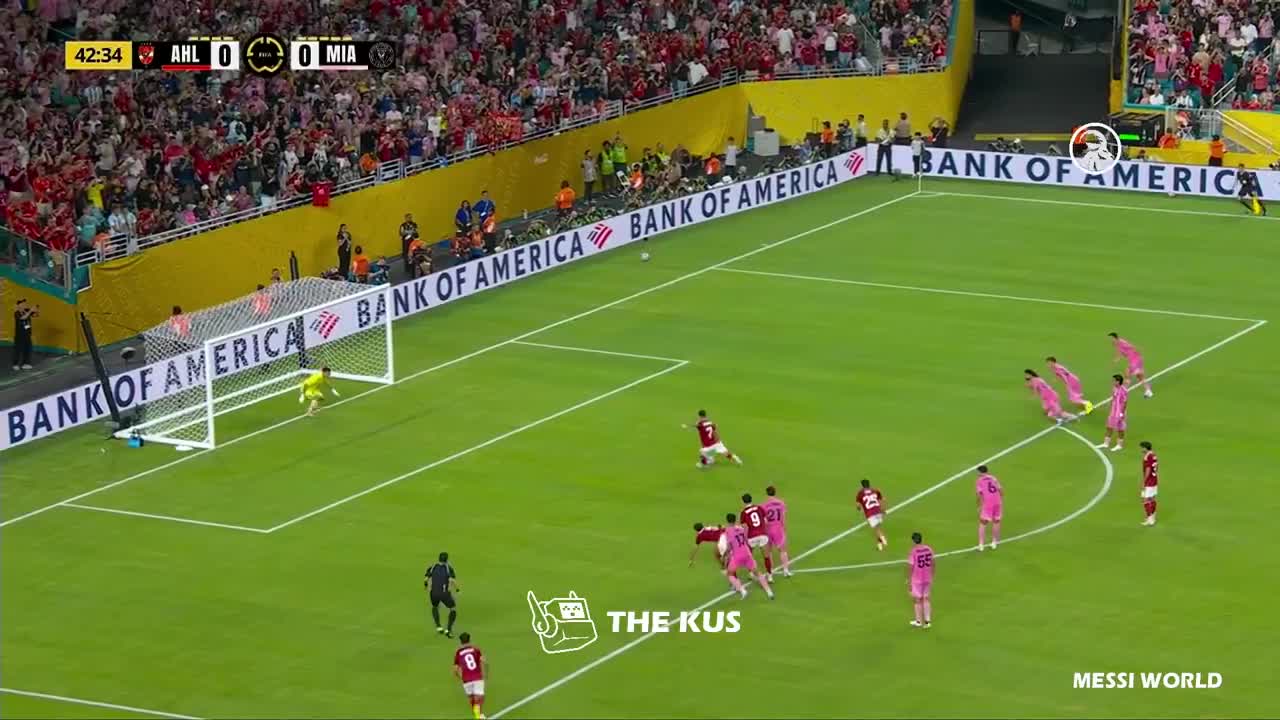 Ustari great save against Al Ahly
