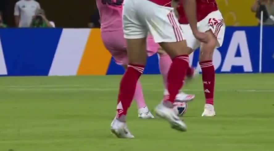 The Al-Ahly player played very aggressively against Messi