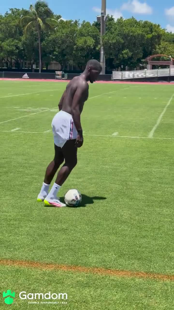 Paul Pogba training solo ahead of his return!