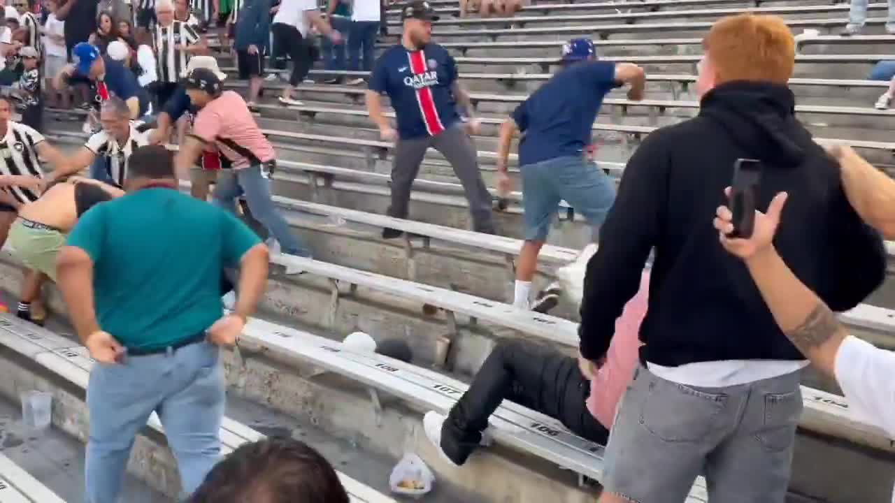 Botafogo and PSG fans resort to fighting after the match. Embarrassing