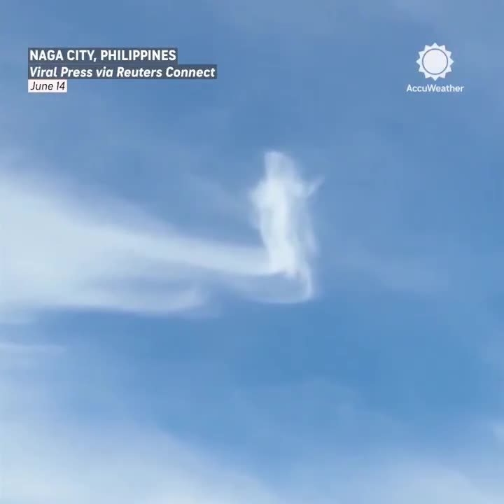 A cloud resembling Jesus was spotted in the Philippines skies after a mass, leaving people in awe.