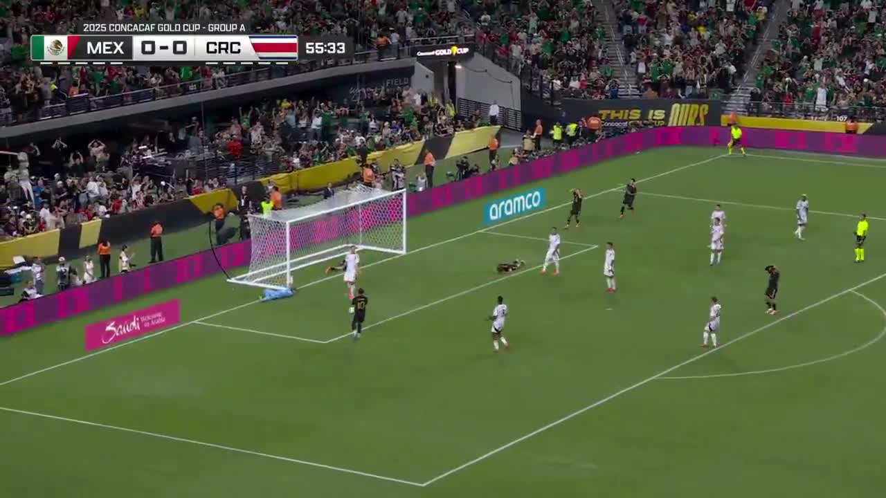 Raúl Jiménez misses the mark for Mexico
