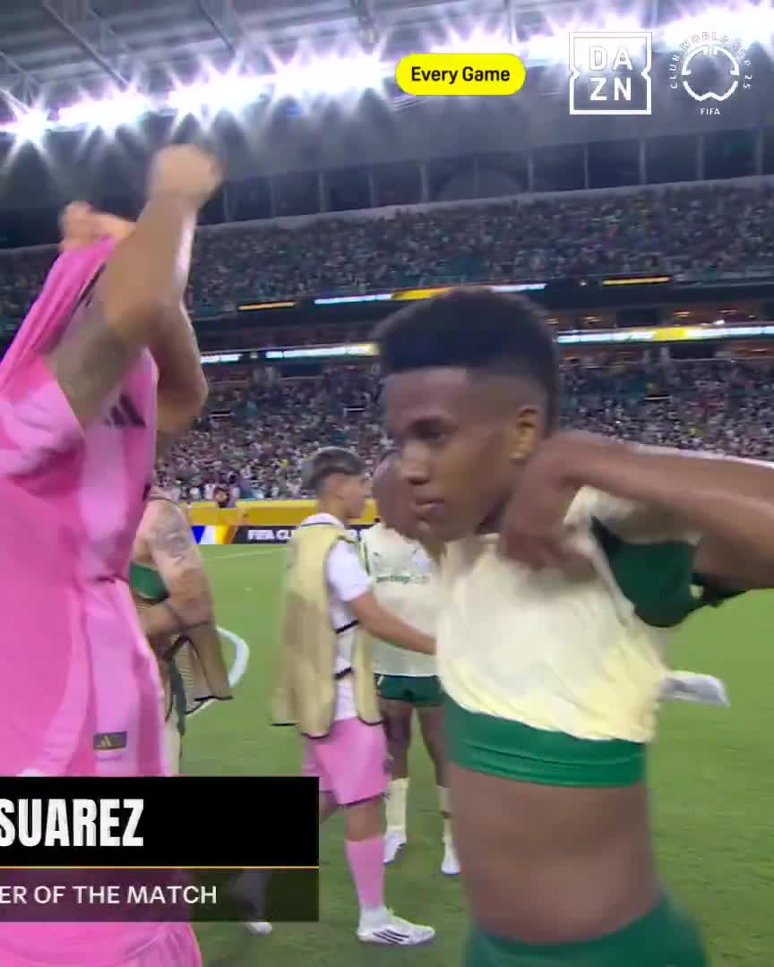 Luis Suárez and Estevão swapped shirts  after the match between Inter Miami and Palmeiras