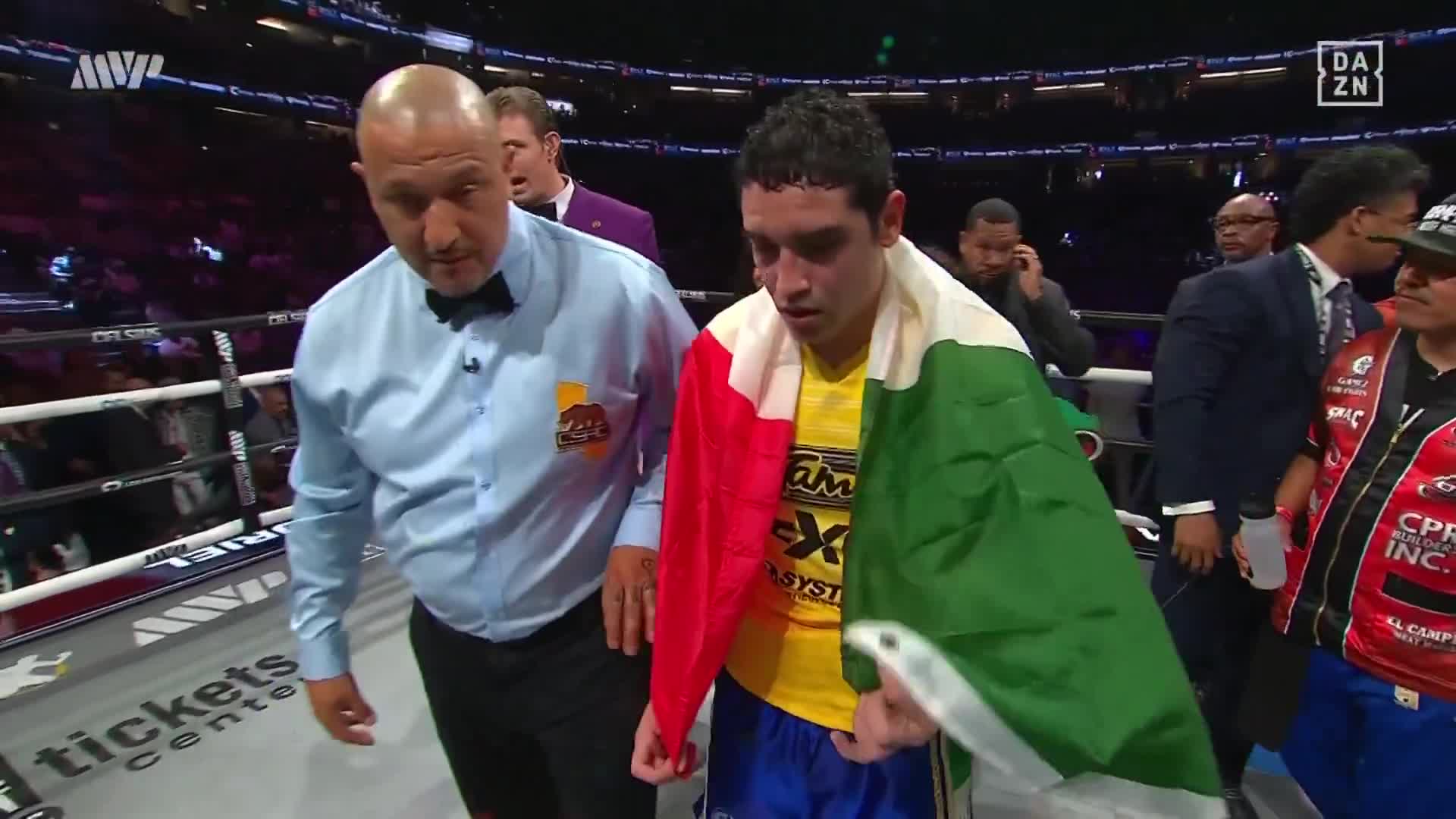 NOW 16-0! Raul Curiel gets the stoppag...