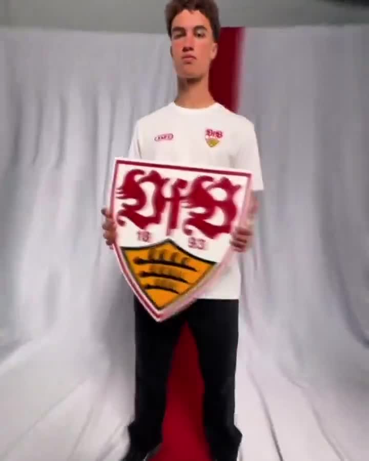 Noah Darvich joins VfB Stuttgart on a permanent deal from Barcelona.