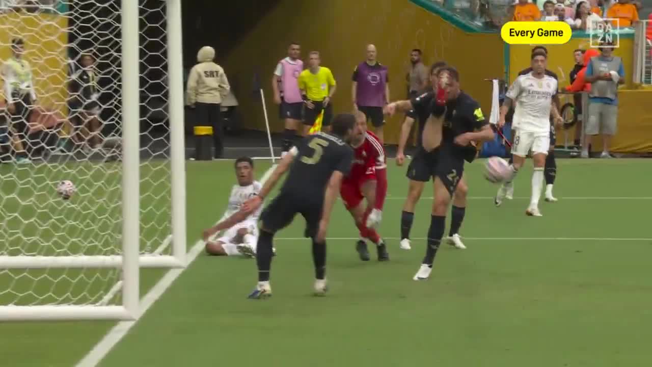 Ref Cam time, this angle shows just how close Bellingham was to opening the score in Miami!