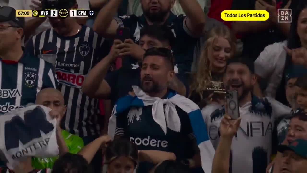 LA HINCHADA COMPLETAMENTE ENTREGADA. LOS...