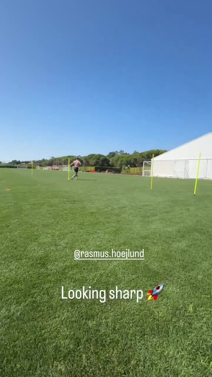 Harry Maguire and Rasmus Højlund training together ahead of pre-season!