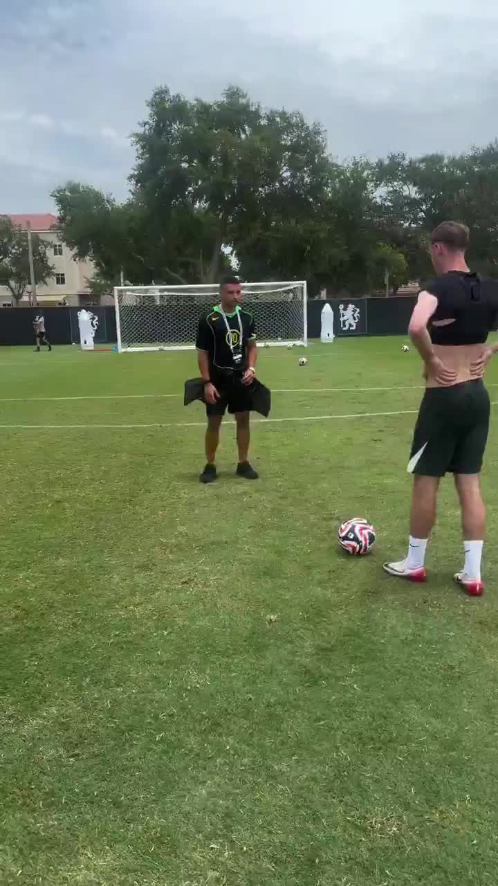 Cole Palmer has no weak foot man