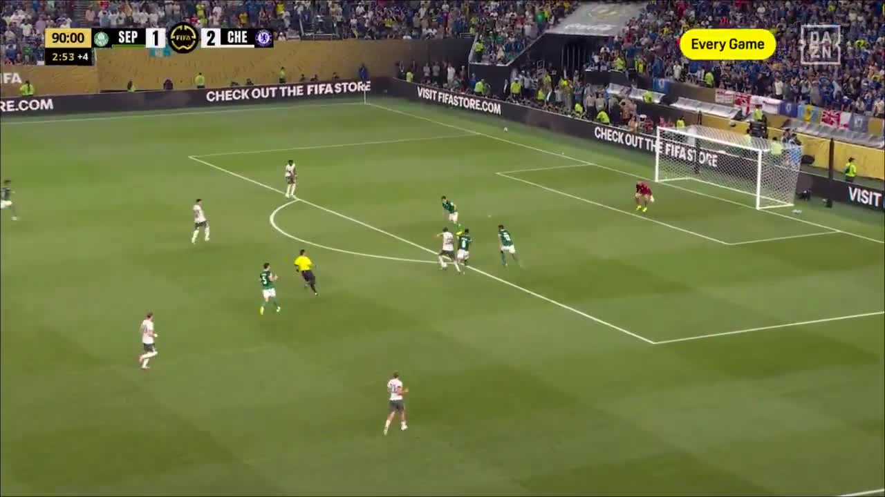 MADUEKE big chance against Palmeiras