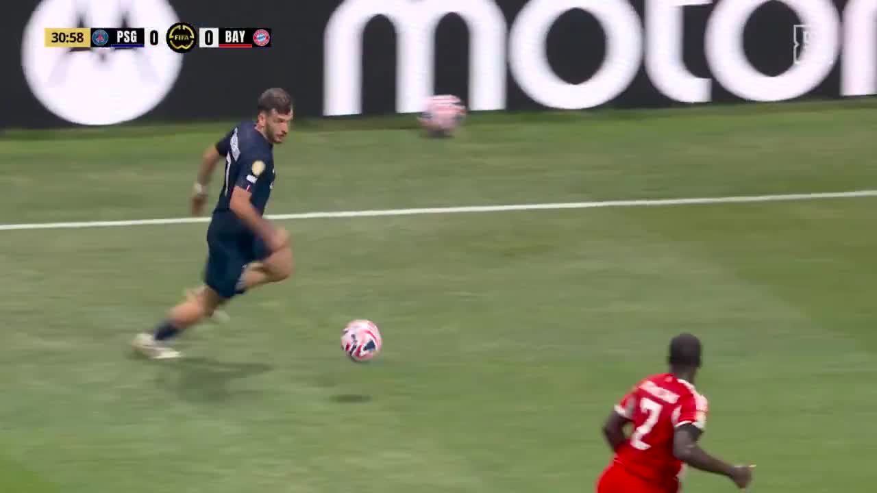 Neuer save against PSG 32'