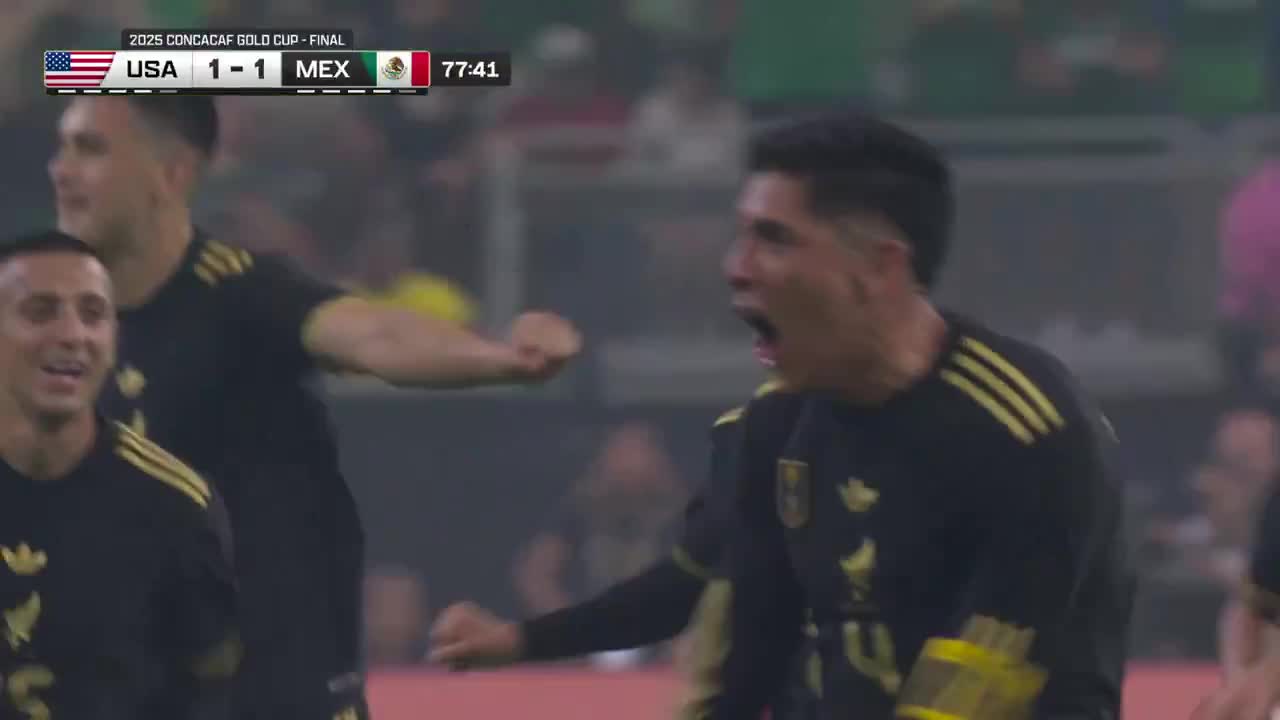 Mexico celebrates after the go-ahead goal by Edson Álvarez is given