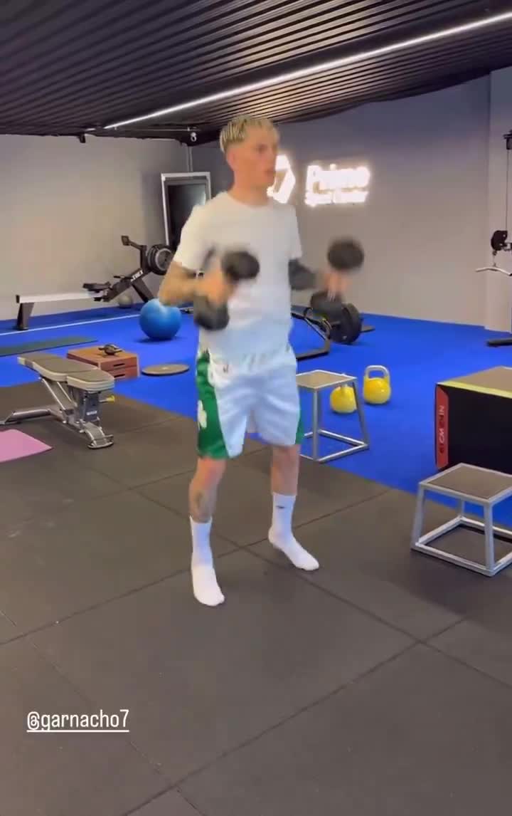 Alejandro Garnacho working hard.