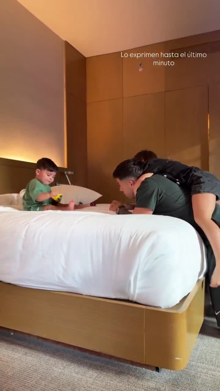 Enzo Fernandez with his kids .