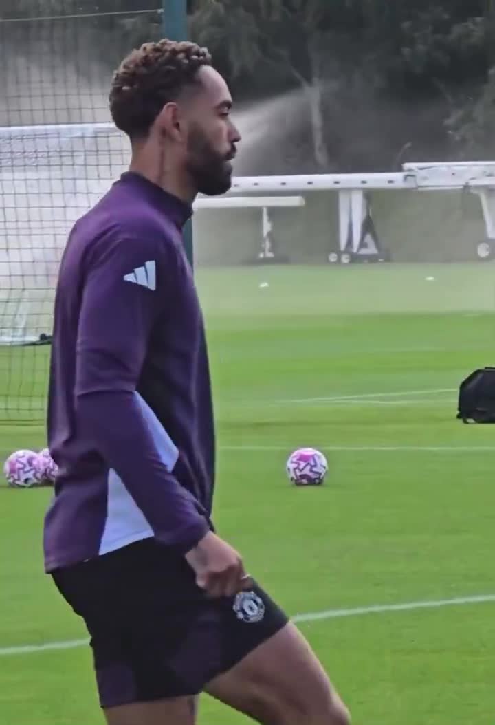 First training for Matheus Cunha.
