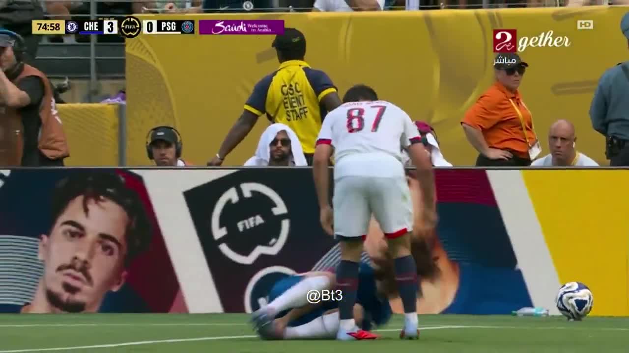 Joao Neves lifts Cucurella while he's still down, Club World Cup final PSG vs Chelsea