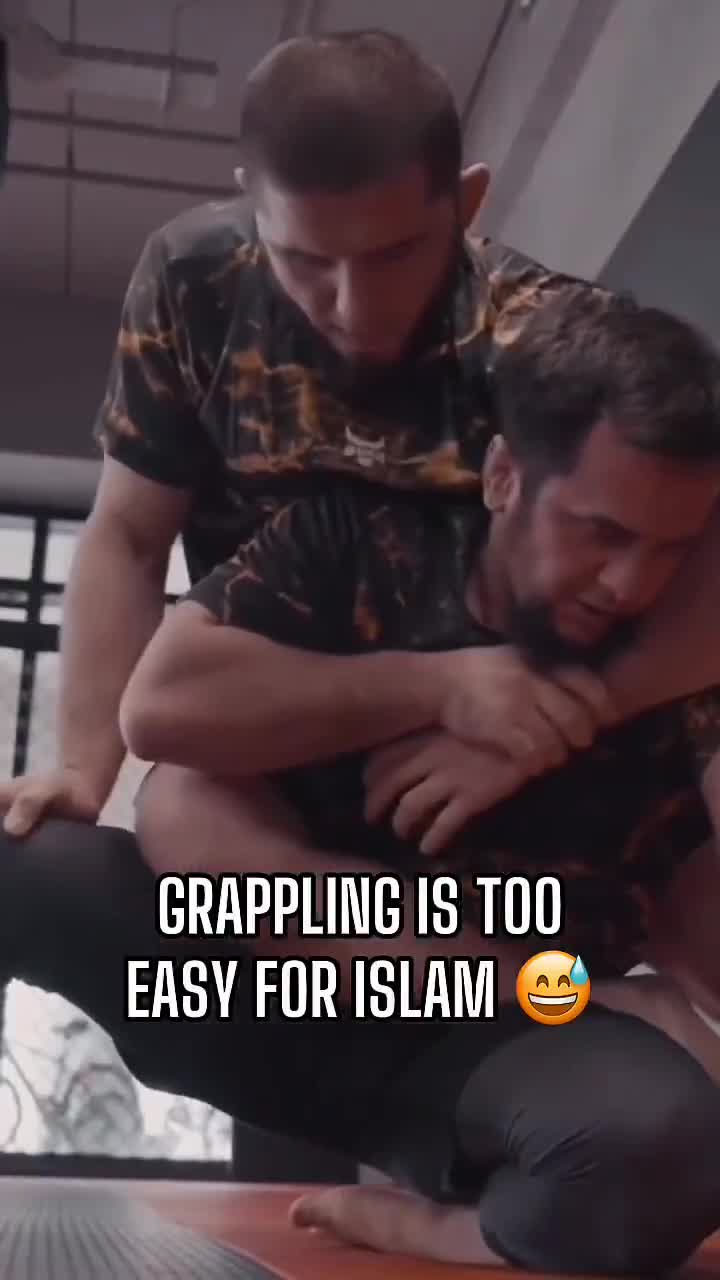 Islam Makhachev doesn’t even break a sweat! When grappling is this easy for you it looks like you’re always having a rest round