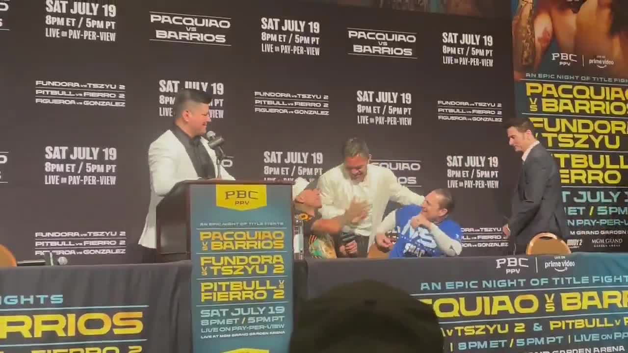 TRUE SPORTSMANSHIP! Boxer Manny Pacqui...
