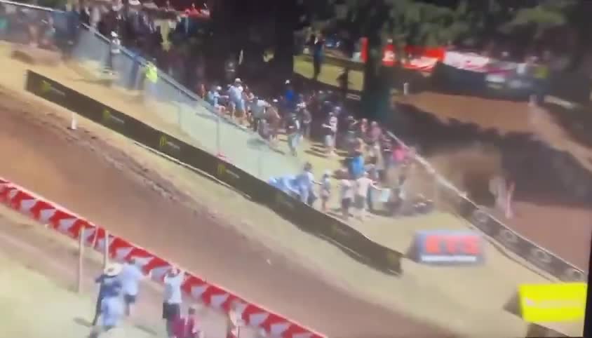 eremy Hand crashes hard during motocross at Washougal