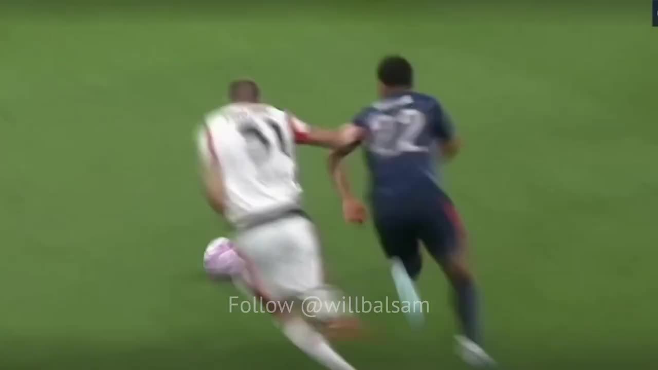 Ethan Nwaneri's skill against AC Milan.