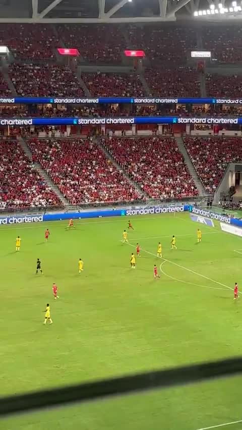 Crowd (and Robbo) not best pleased with ...