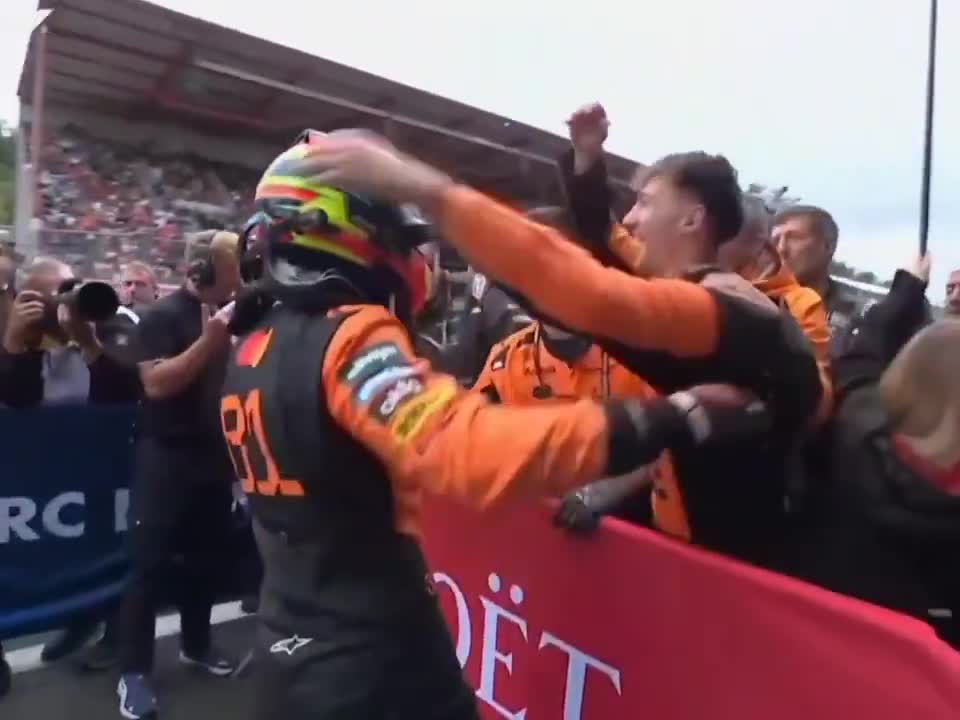Oscar running to celebrate with his team