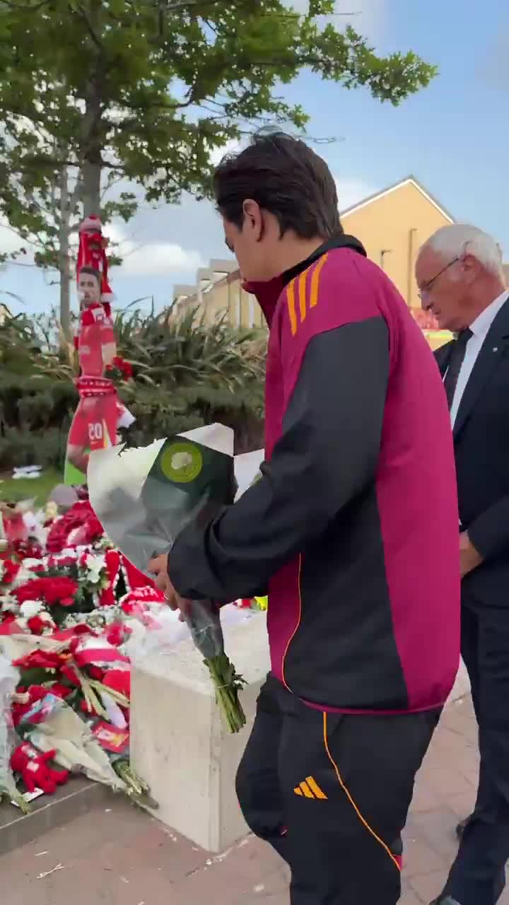 Paulo Dybala and Claudio Ranieri pay tribute to Diogo Jota at Anfield.