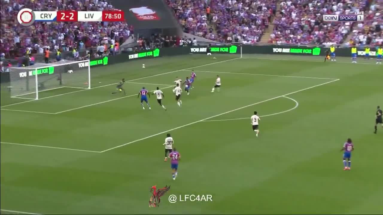 Crystal Palace penalty shout against Liverpool 79'