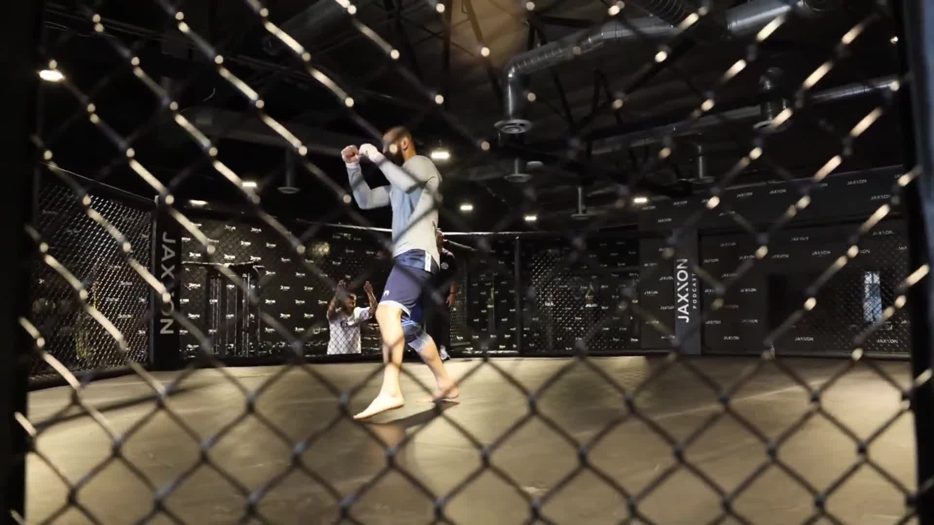 Khamzat Chimaev says he’s ready to fight Alex Pereira if the UFC offers him good money, regardless of whether Pereira is champion or not.