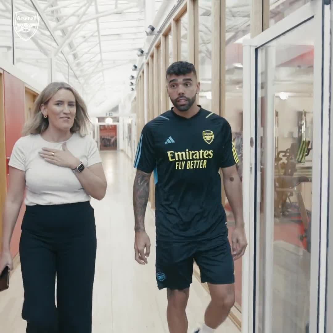 David Raya's 91-year-old Grandfather witnessing his Grandson sign for The Arsenal, two years ago today