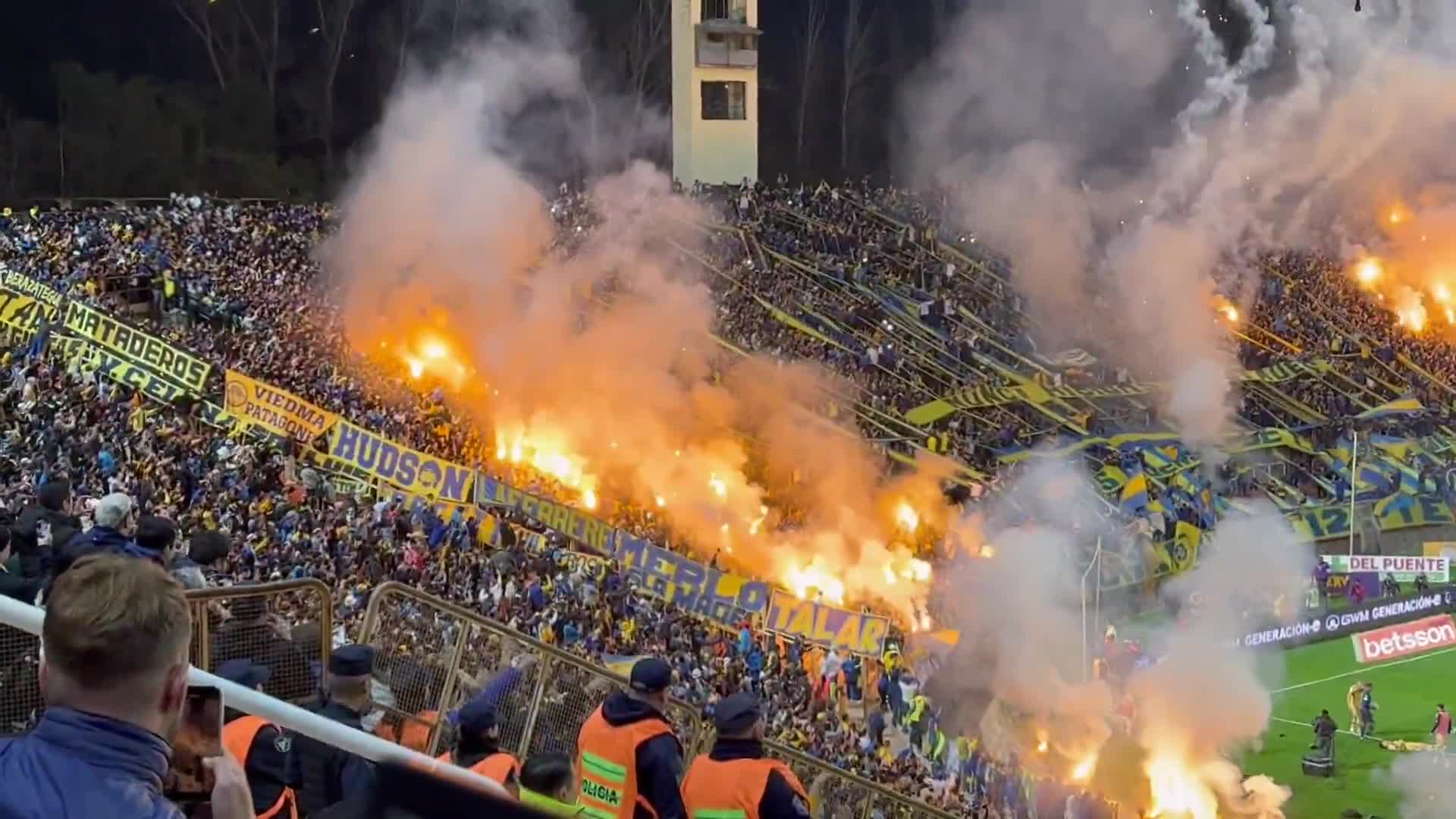 Show from Boca Juniors fans against Independiente Rivadavia