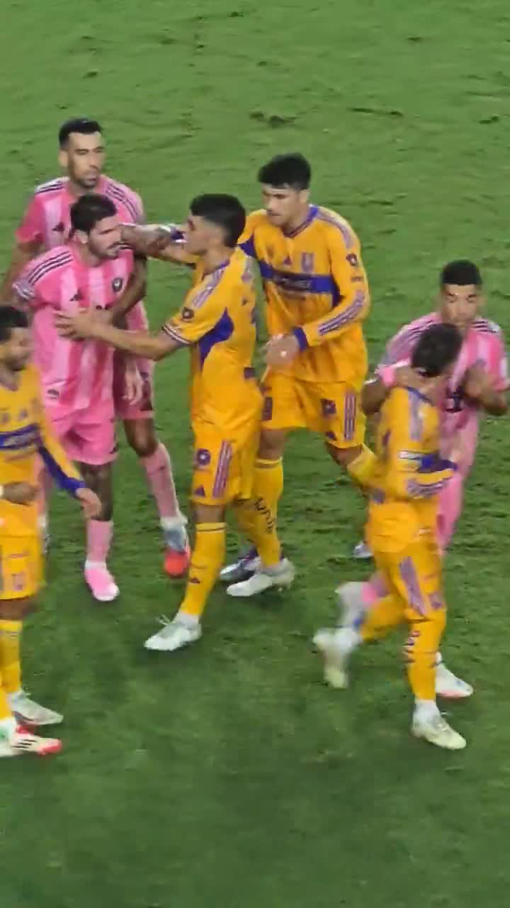 Rodri De Paul exchanged words with Fernando Gorriarán