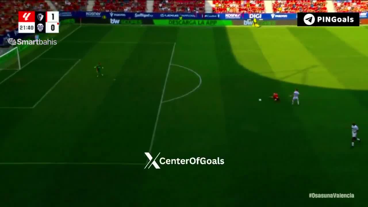 José Gayà (Valencia) straight red card vs Osasuna 22'