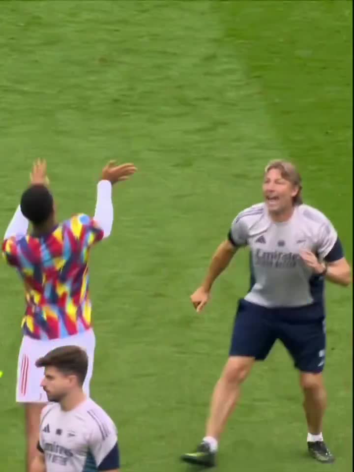 Gabriel Heinze getting his hands dirty and helping to improve Arsenal's defenders.