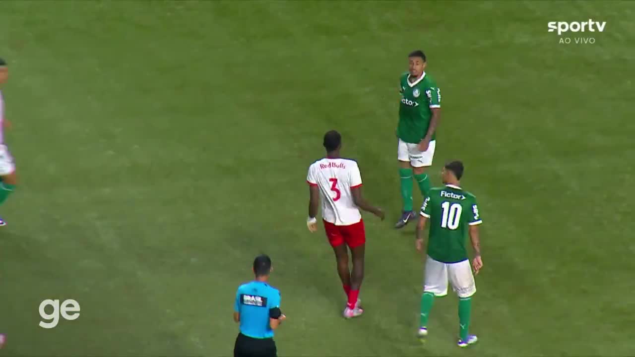 O pau quebrando no Palmeiras x Bragantin...
