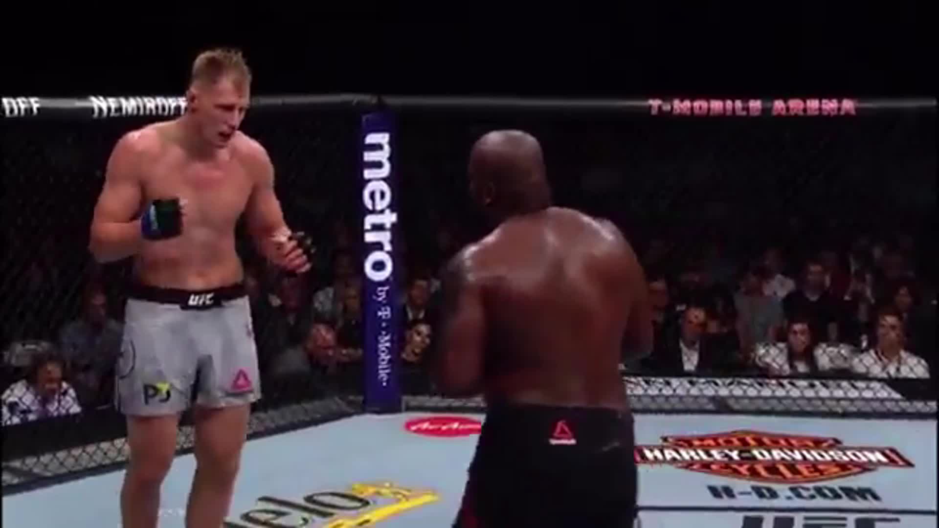 UFC Vegas 6 – Derrick Lewis defeats Alexander Volkov by KO (2)