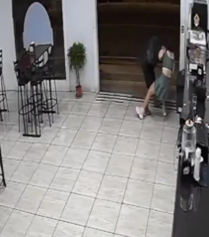 A woman in Costa Rica uses Jiu-jitsu to subdue an intruder. (2)
