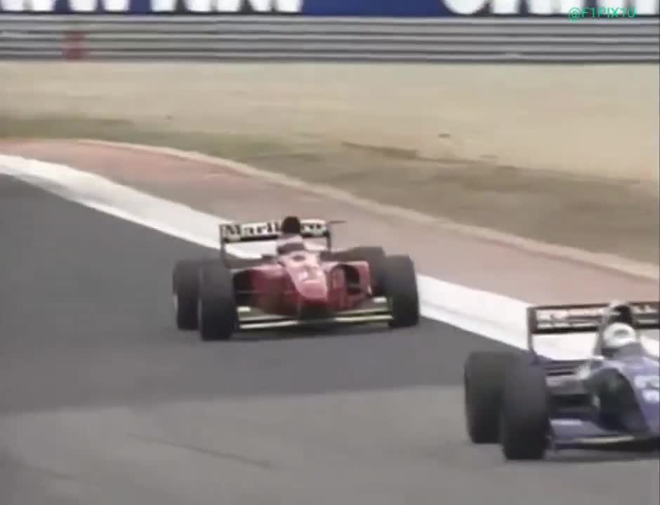 The collision moment between Jean Alesi and David Brabham at the 1994 Portuguese GP