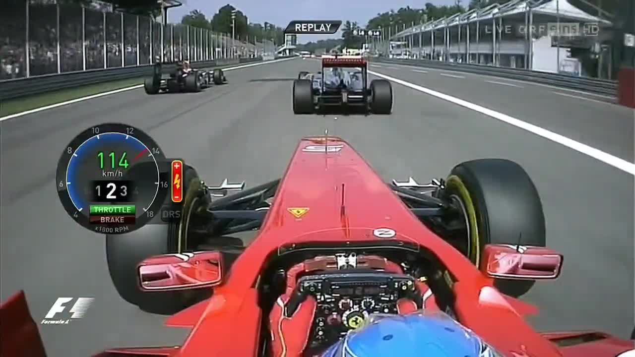 Fernando Alonso overtakes Jenson Button, Lewis Hamilton & Sebastian Vettel at the start 🔥