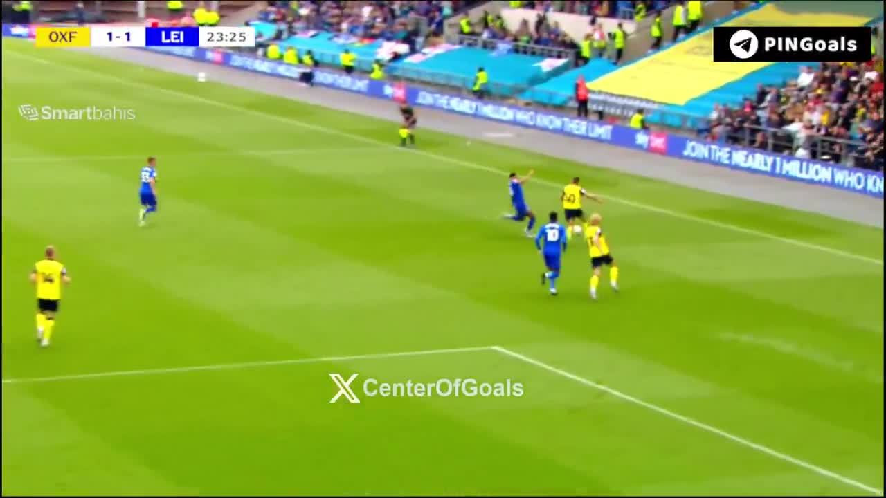 Aaron Ramsey  straight red card vs  Oxford United 24'